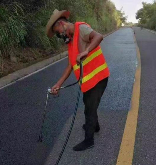 青岛路面喷涂翻新彩色步道施工方案