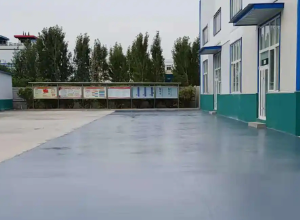 青岛彩色路面喷涂翻新的材料对冬季